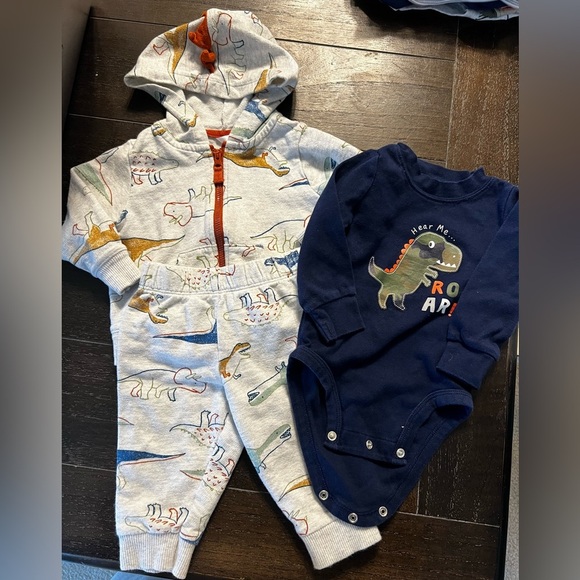 Infant baby Carter’s 6M matching set - sweatpants, sweatshirt, onesie - Picture 2 of 7